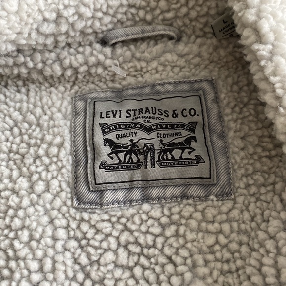 Levi’s Jacket - Picture 3 of 10